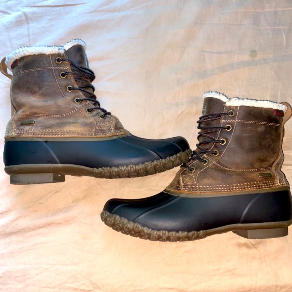 G.H. Bass & Co fleeced line leather snow boot.